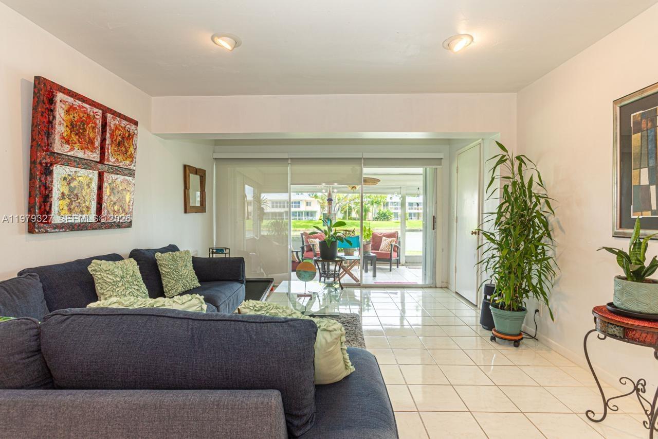 PINES OF DELRAY NORTH CON - Residential