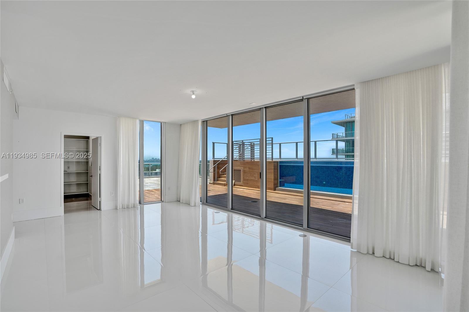 PARQUE TOWERS CONDO - Residential