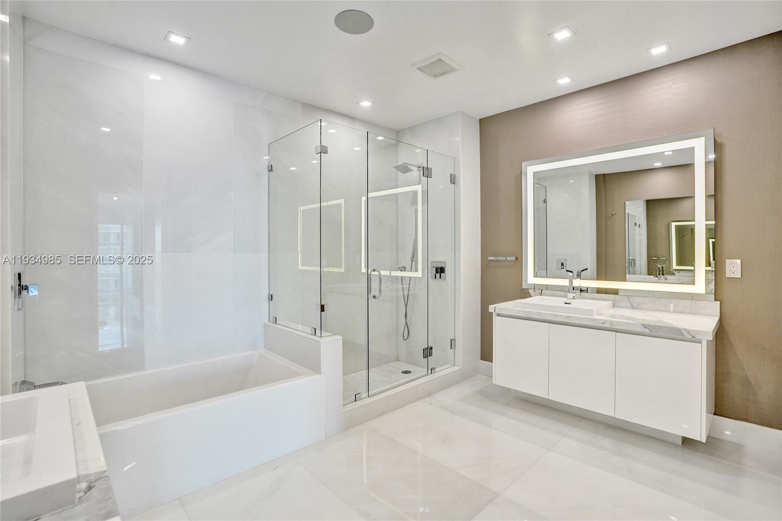 PARQUE TOWERS CONDO - Residential