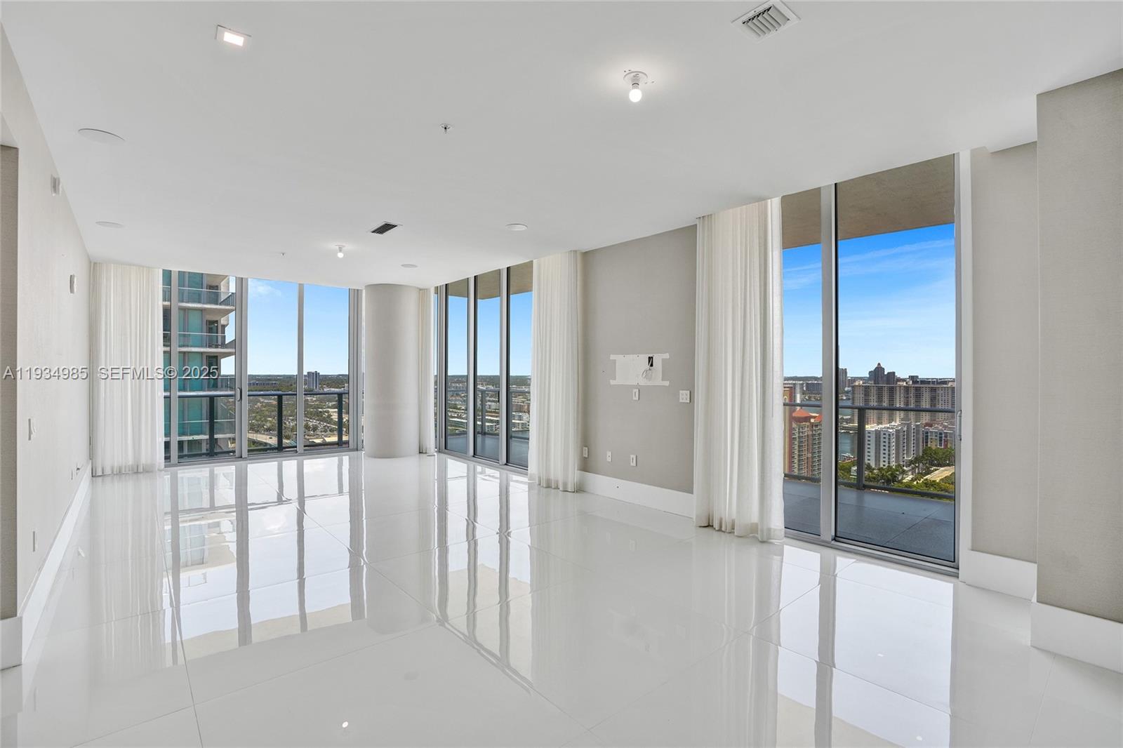 PARQUE TOWERS CONDO - Residential
