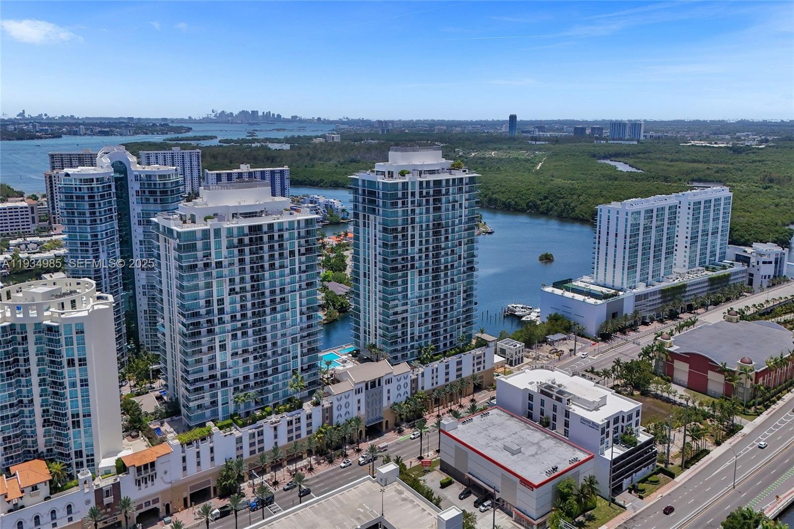PARQUE TOWERS CONDO - Residential