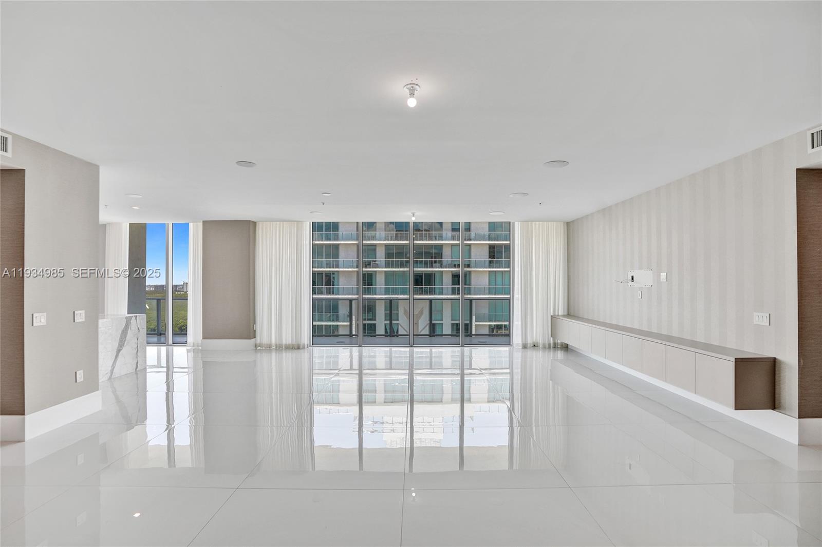 PARQUE TOWERS CONDO - Residential
