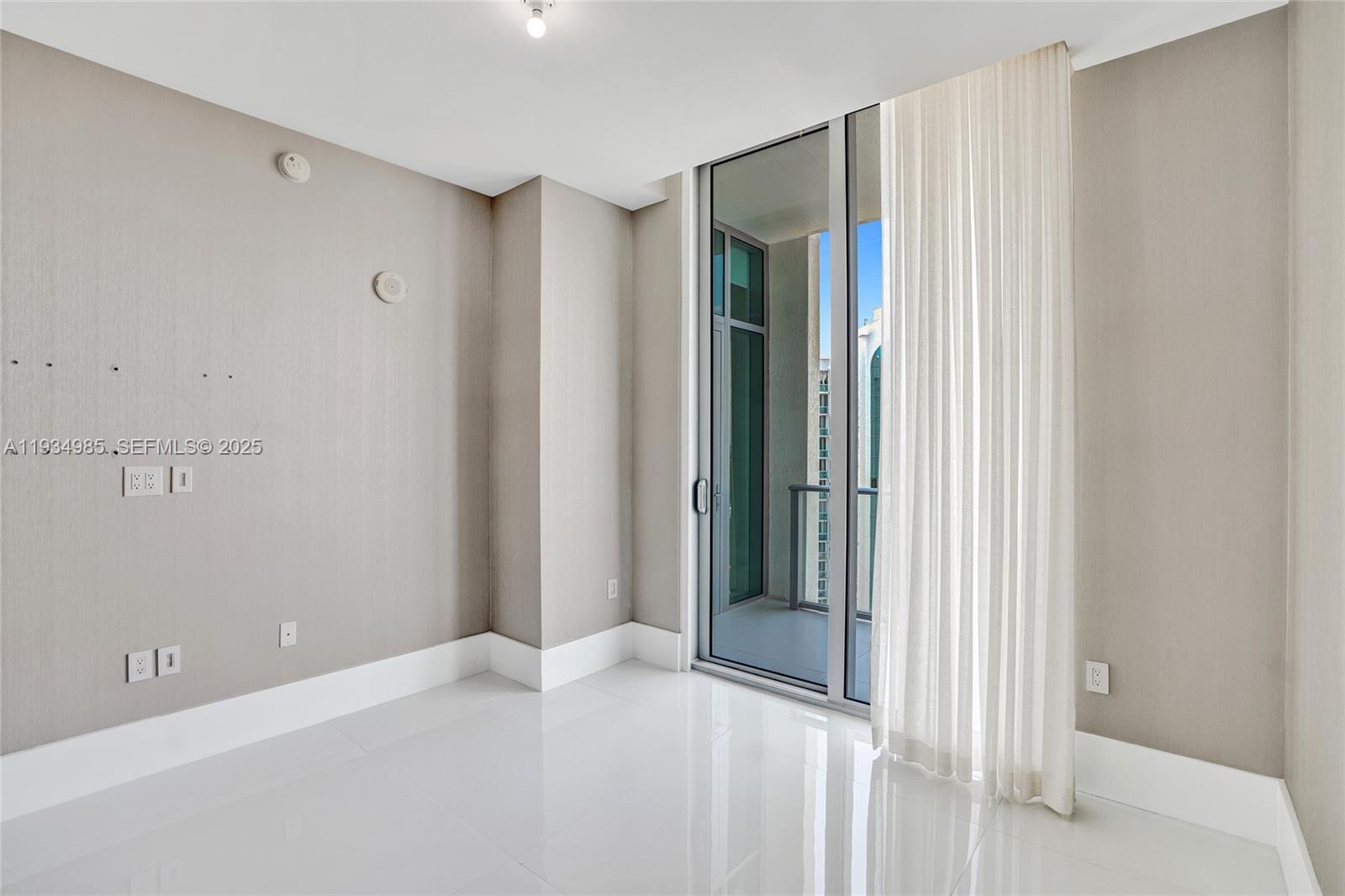 PARQUE TOWERS CONDO - Residential