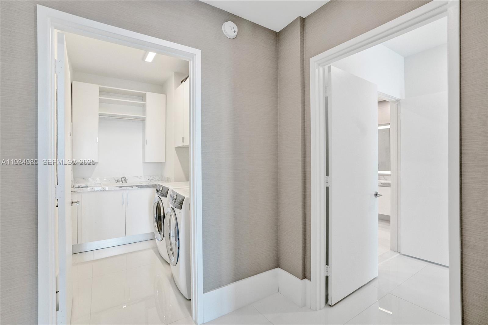 PARQUE TOWERS CONDO - Residential