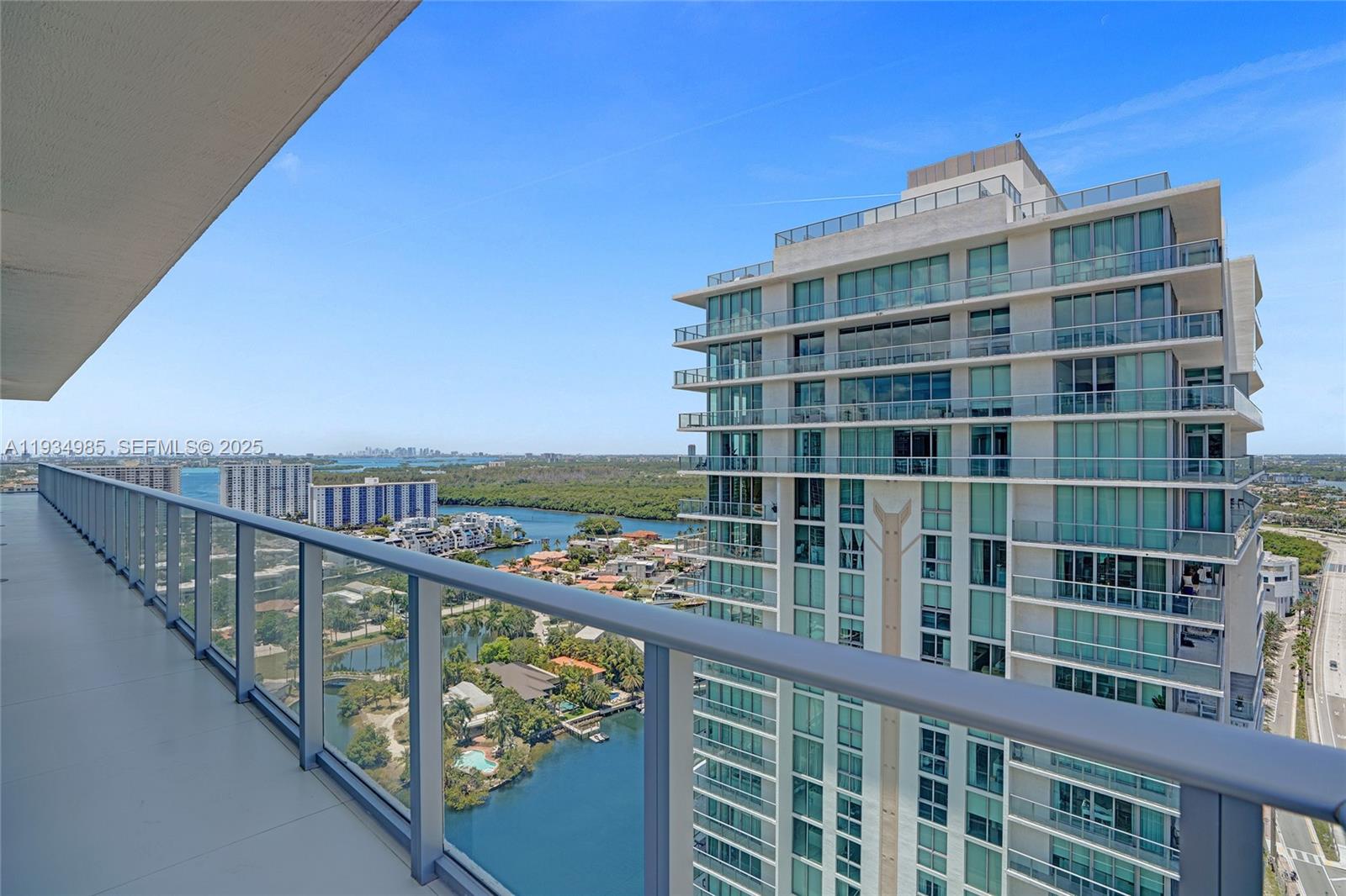 PARQUE TOWERS CONDO - Residential