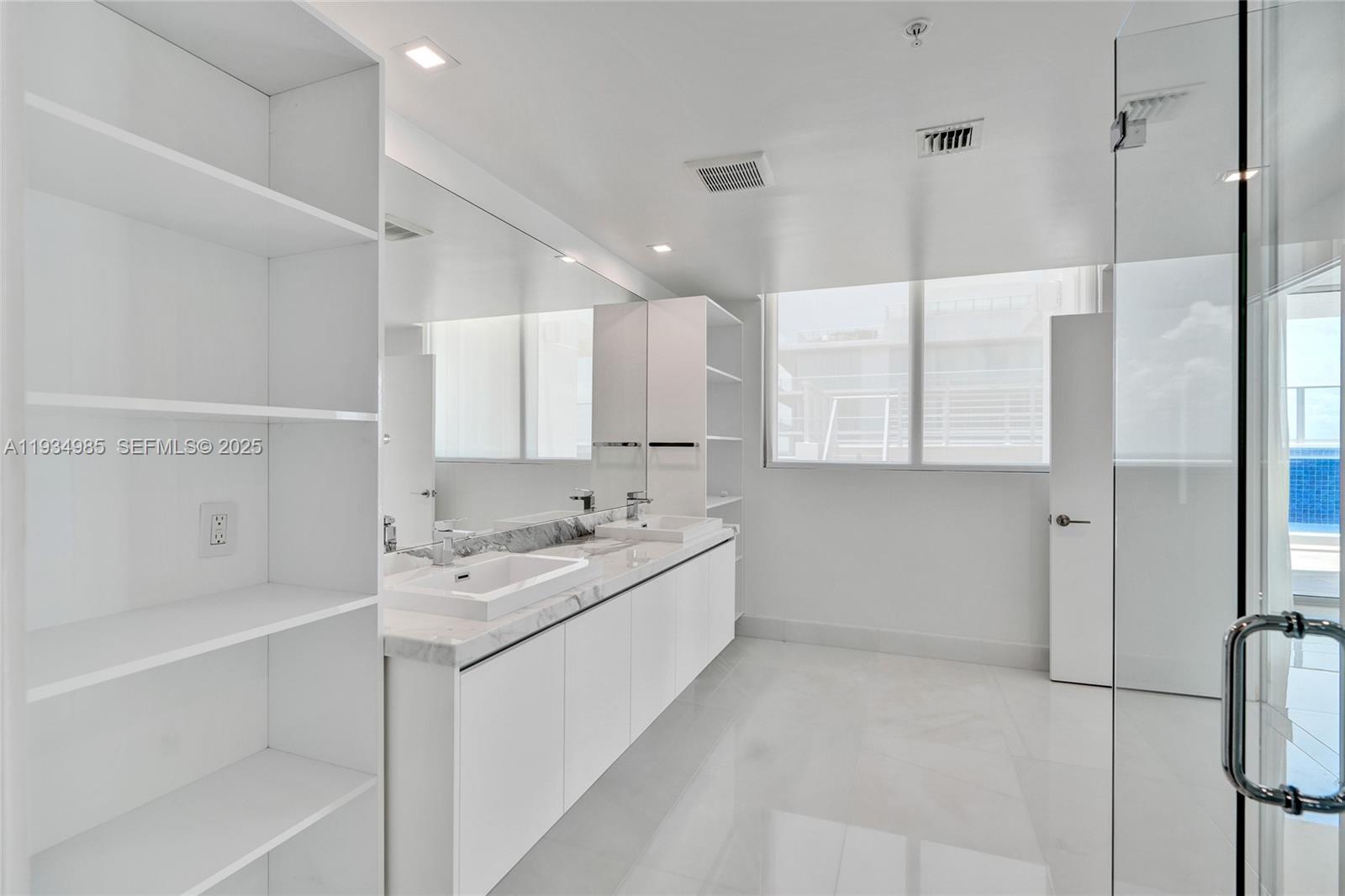 PARQUE TOWERS CONDO - Residential