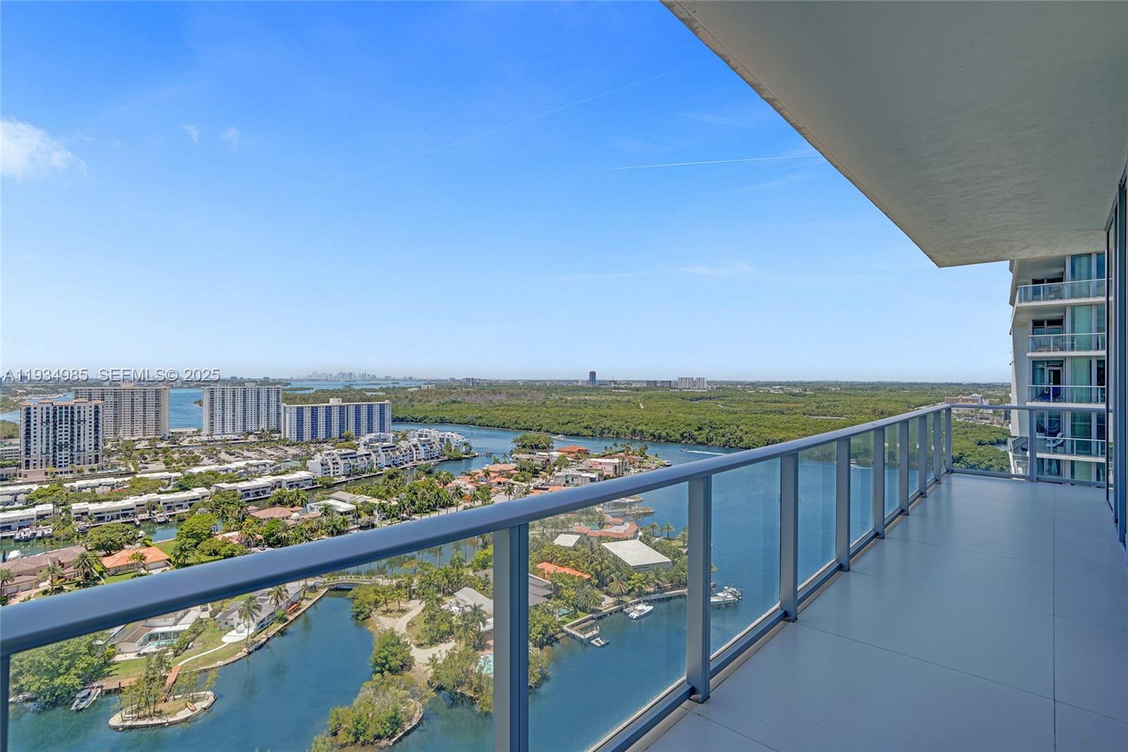 PARQUE TOWERS CONDO - Residential