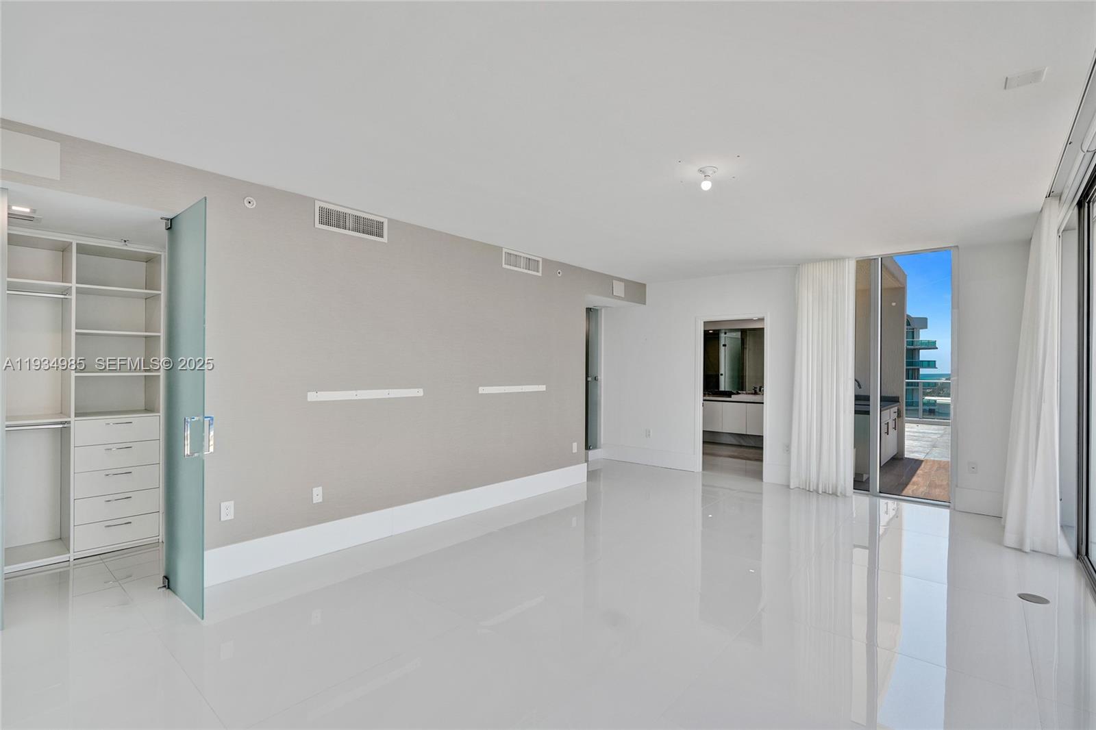 PARQUE TOWERS CONDO - Residential