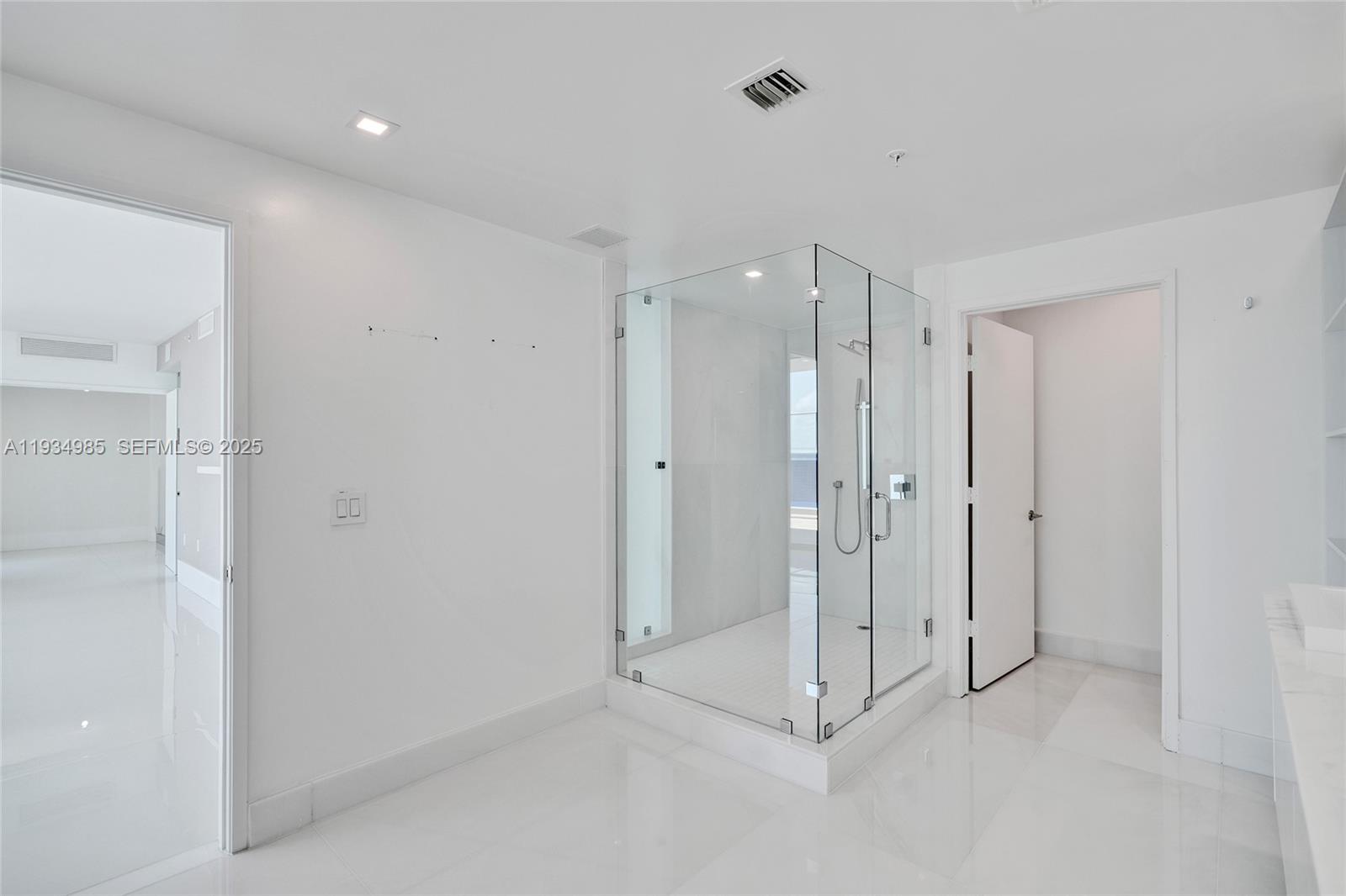 PARQUE TOWERS CONDO - Residential