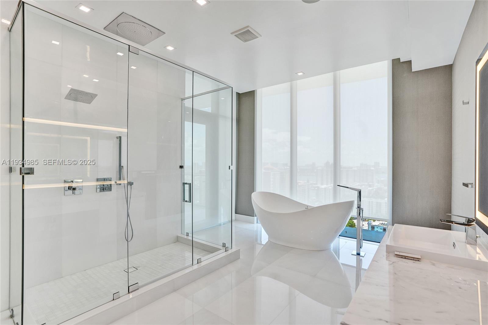 PARQUE TOWERS CONDO - Residential
