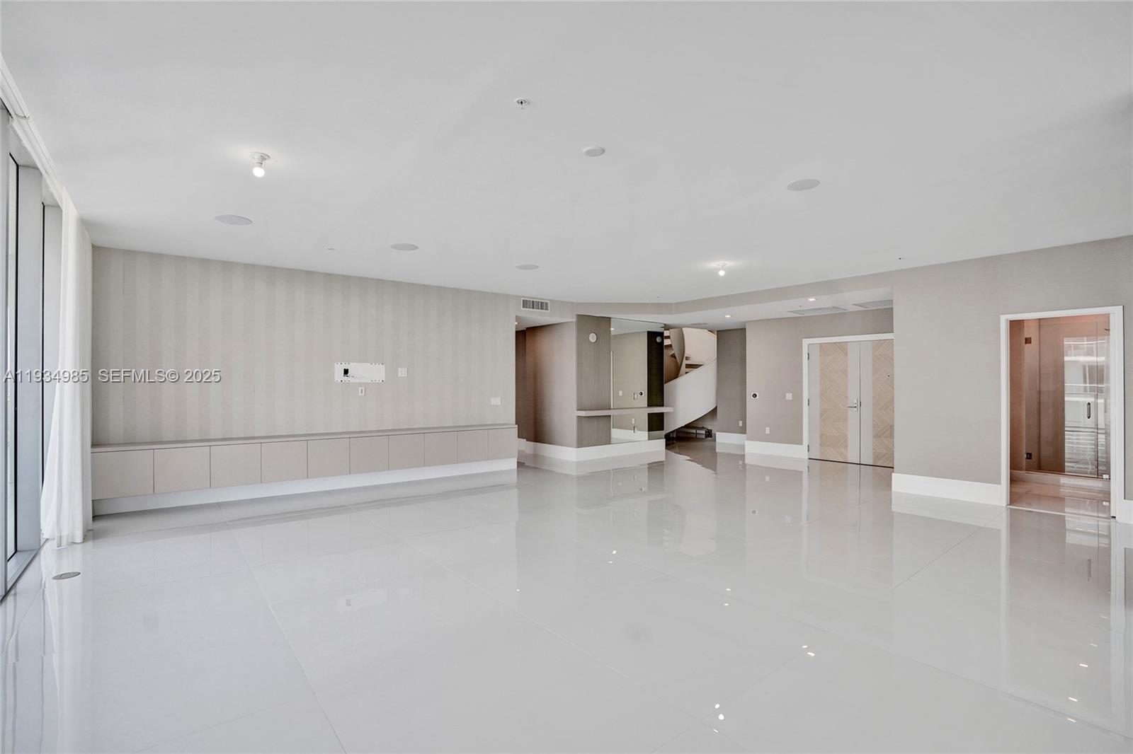 PARQUE TOWERS CONDO - Residential