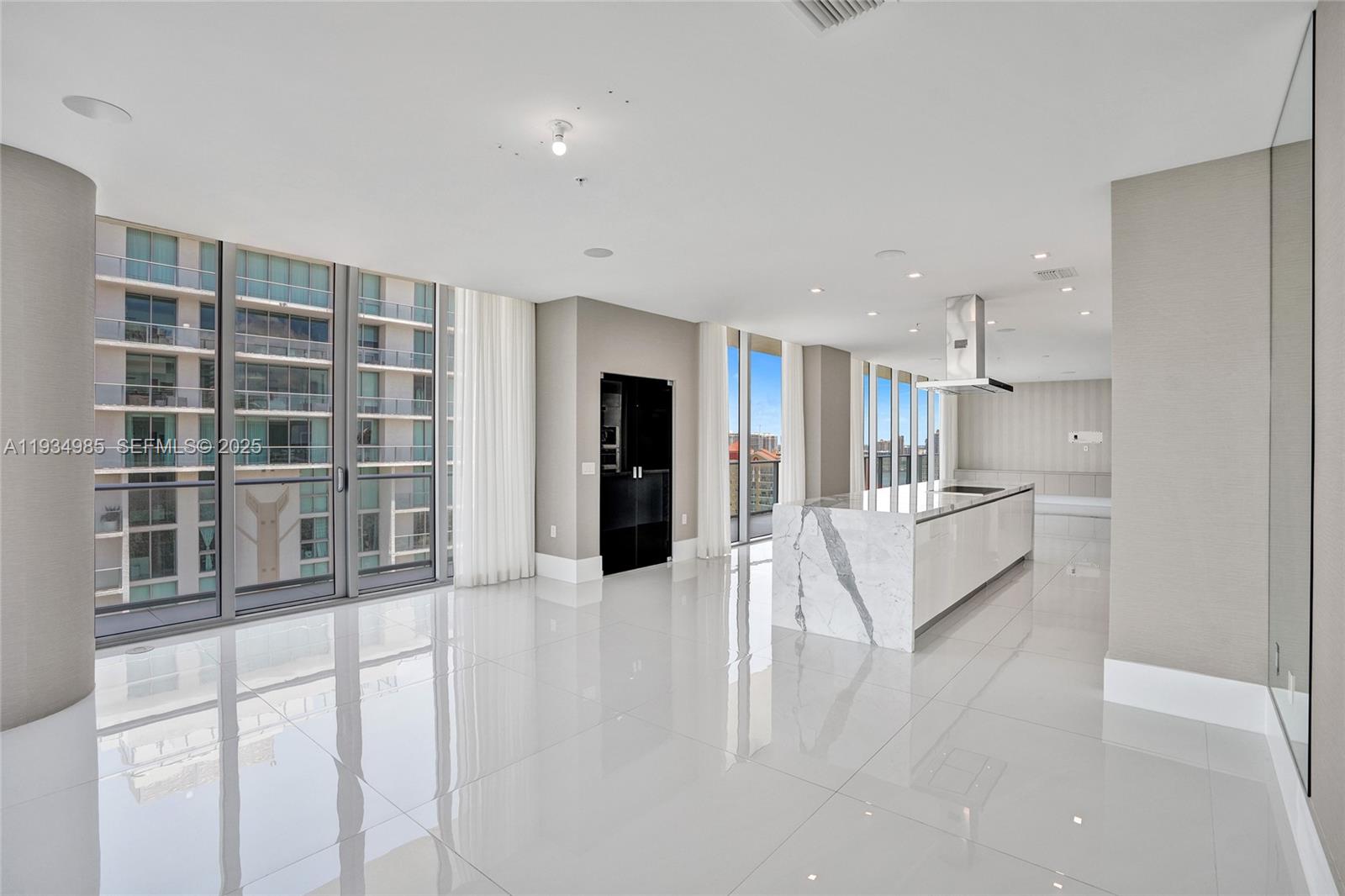 PARQUE TOWERS CONDO - Residential