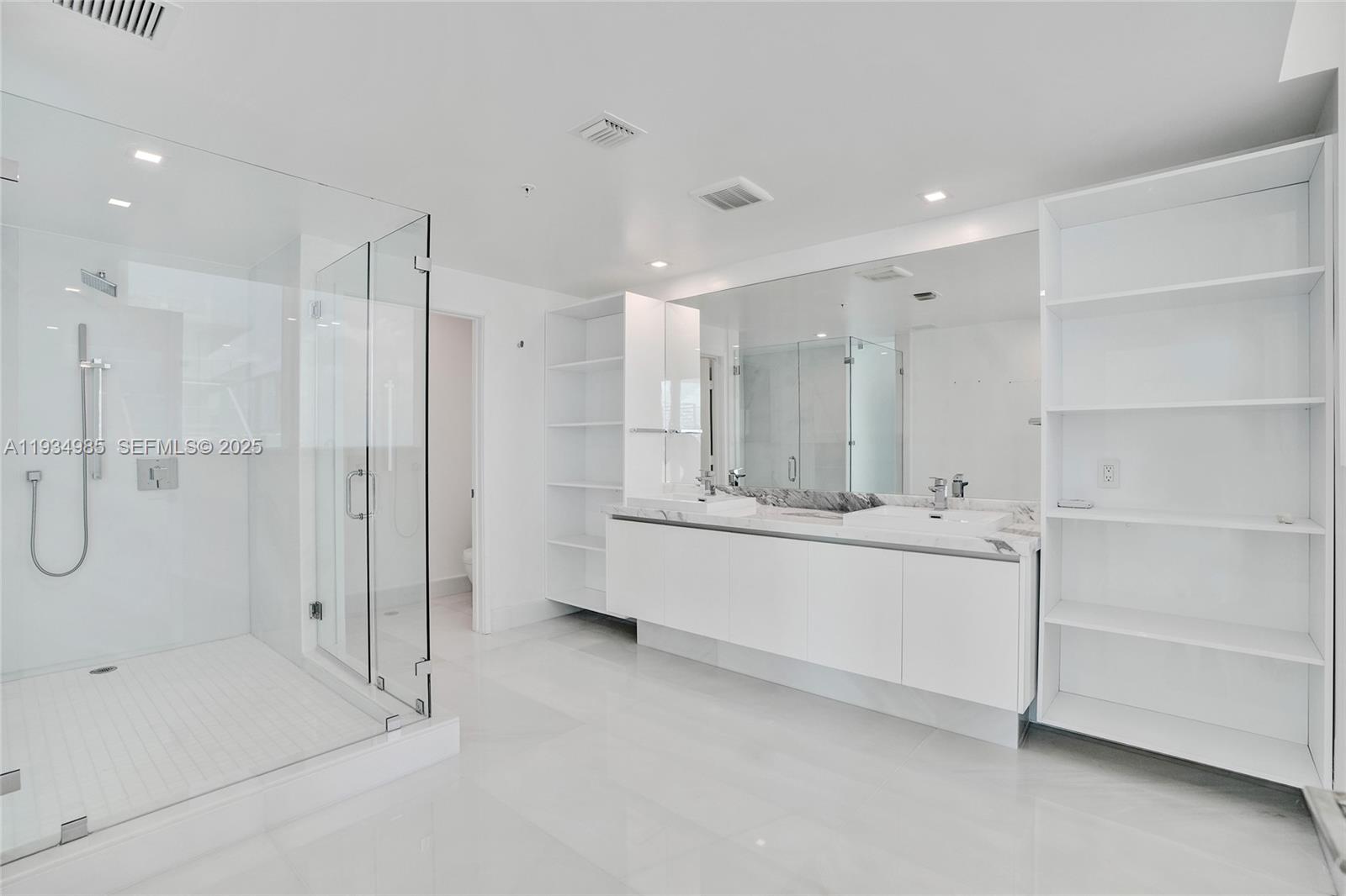 PARQUE TOWERS CONDO - Residential