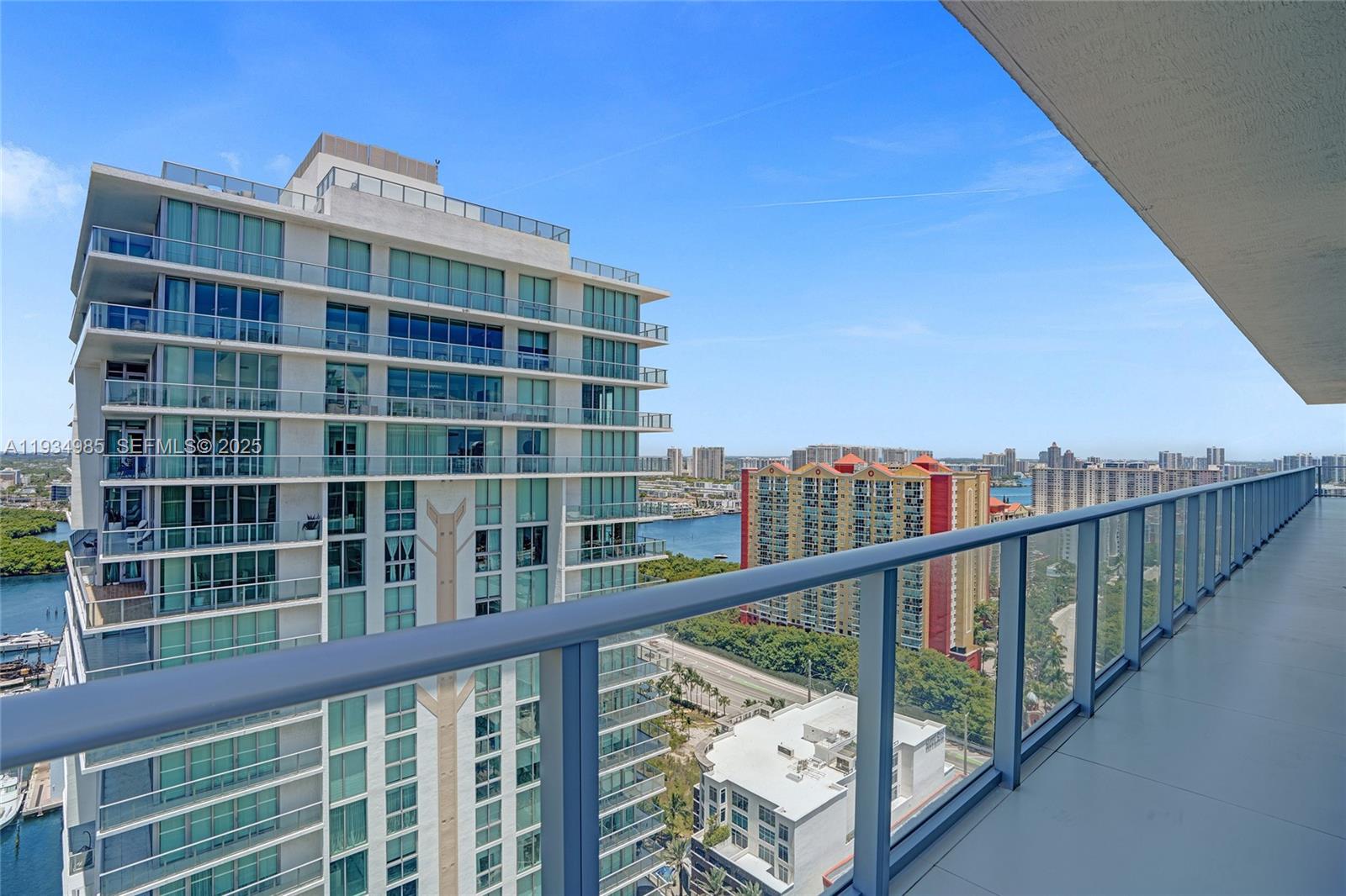 PARQUE TOWERS CONDO - Residential