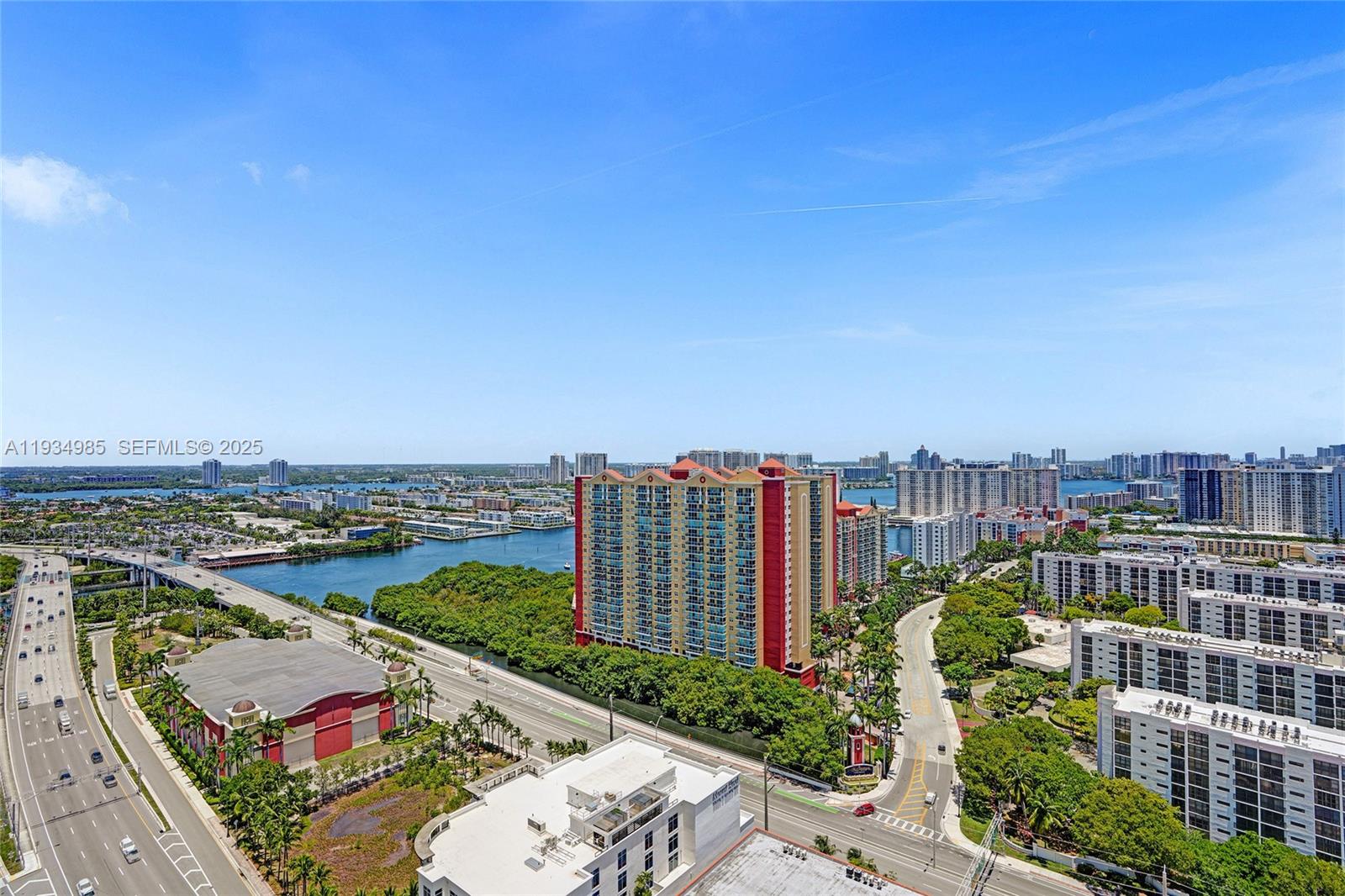 PARQUE TOWERS CONDO - Residential