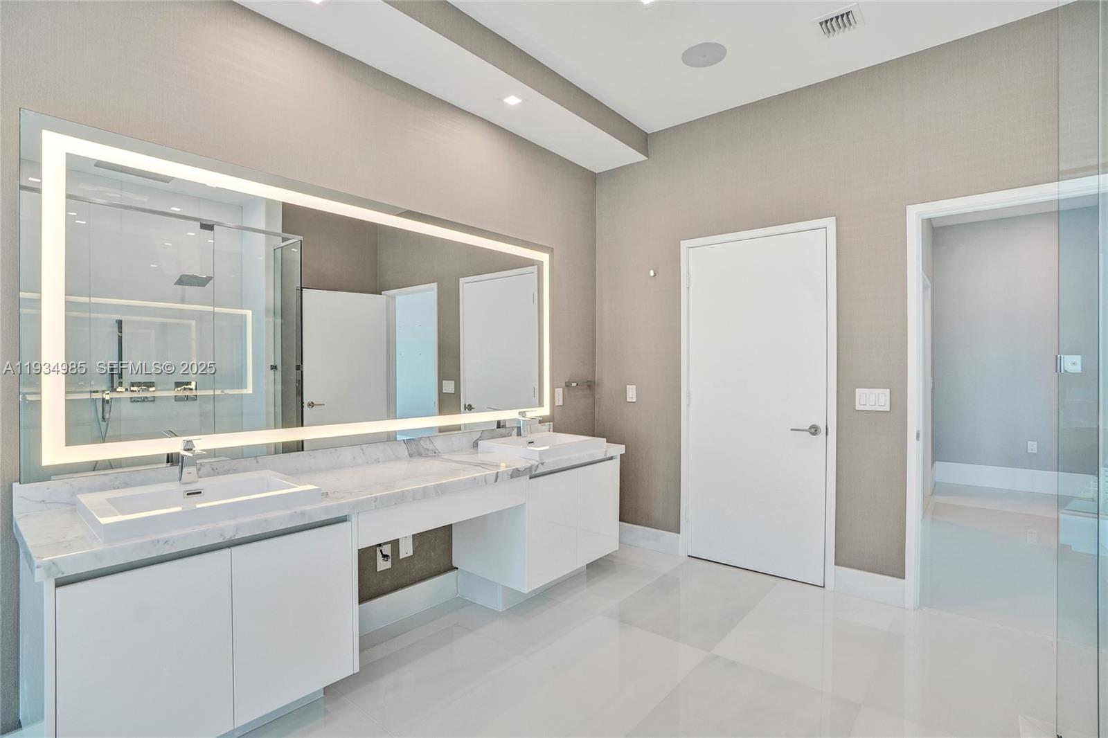 PARQUE TOWERS CONDO - Residential