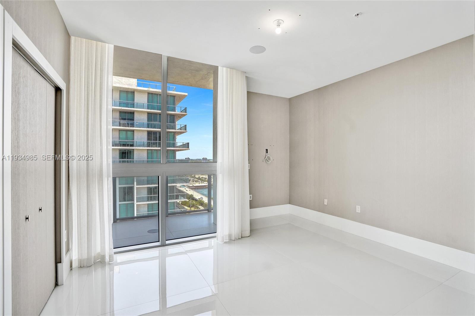 PARQUE TOWERS CONDO - Residential