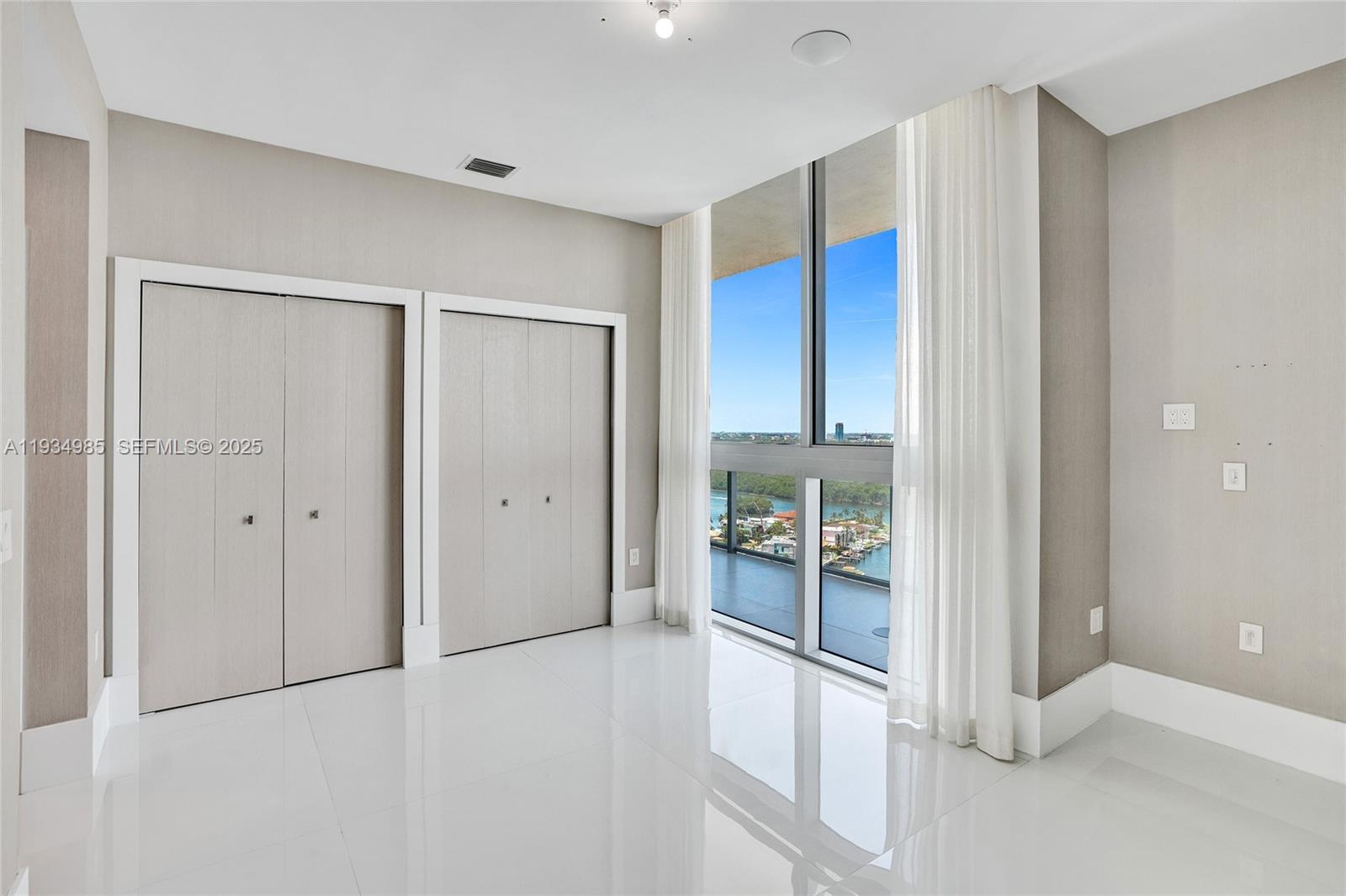 PARQUE TOWERS CONDO - Residential