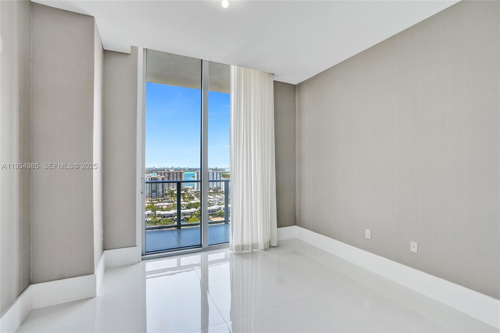 PARQUE TOWERS CONDO - Residential
