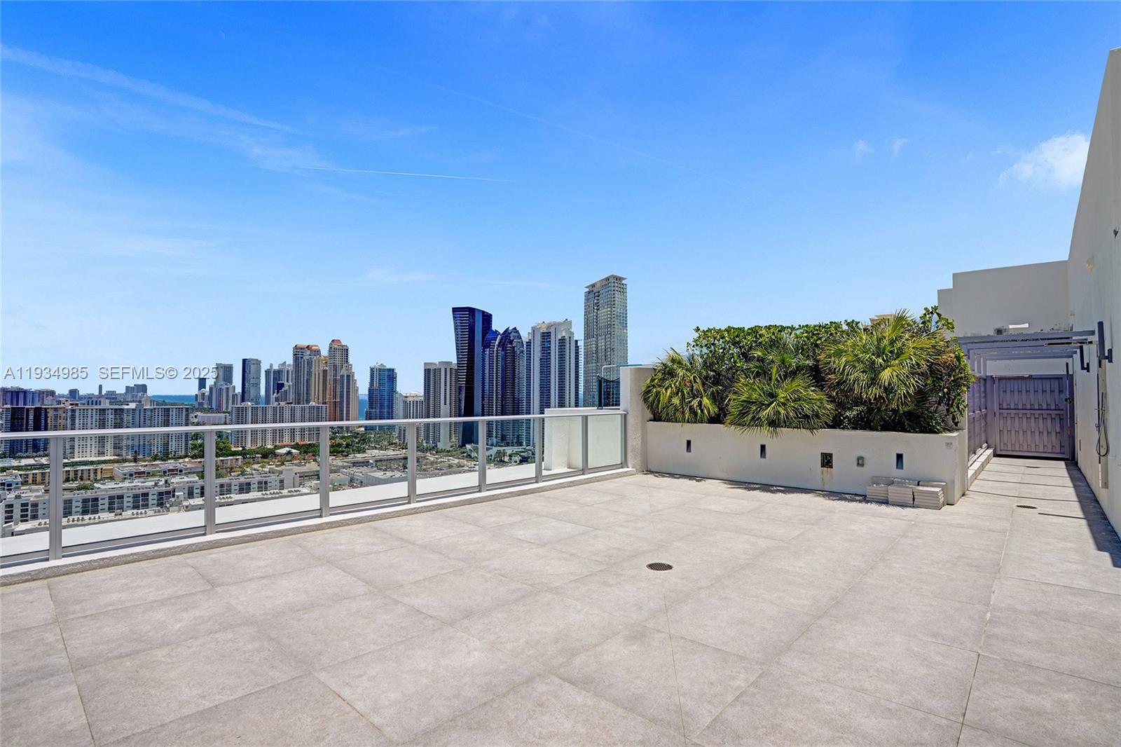 PARQUE TOWERS CONDO - Residential