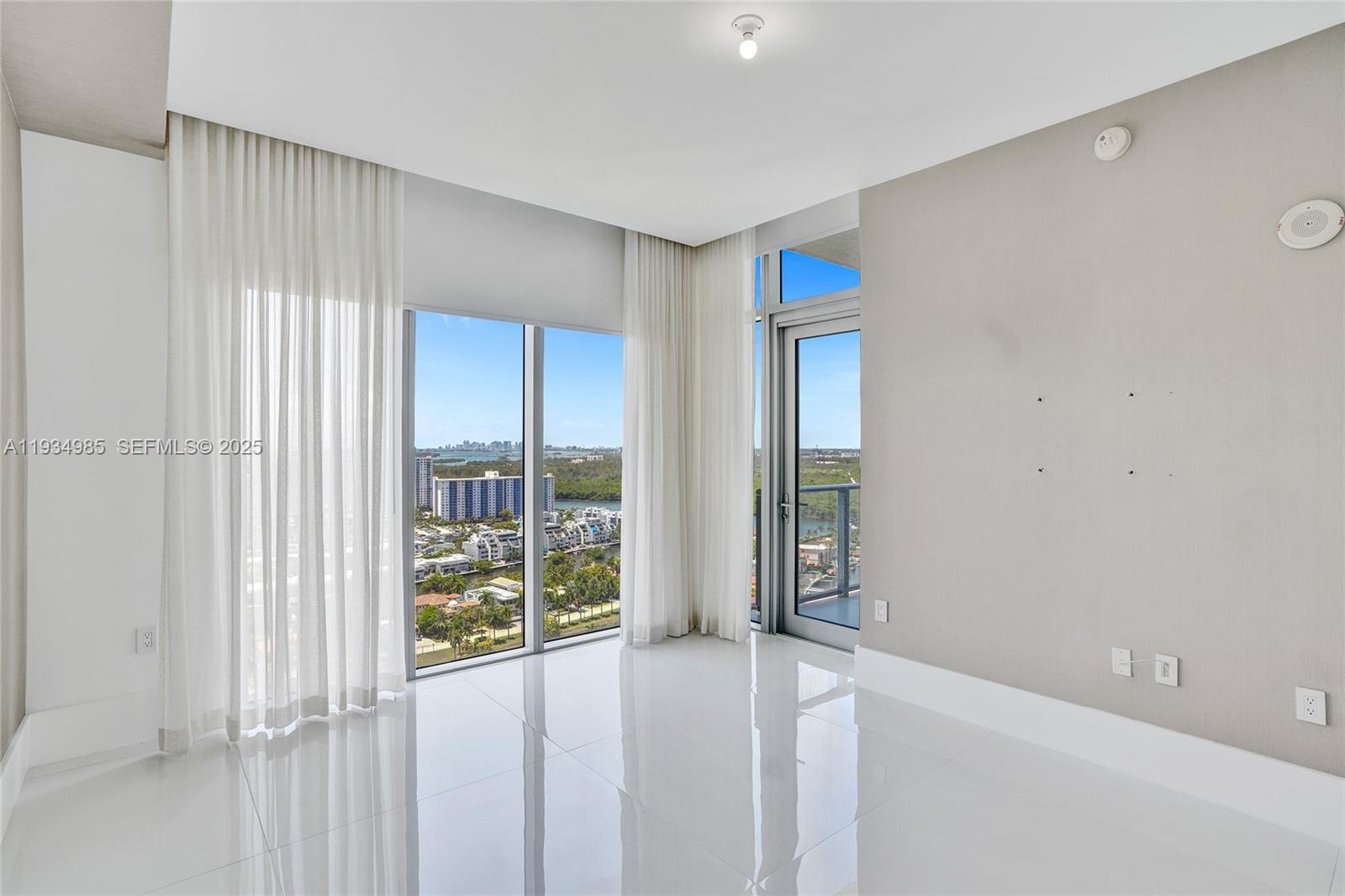 PARQUE TOWERS CONDO - Residential