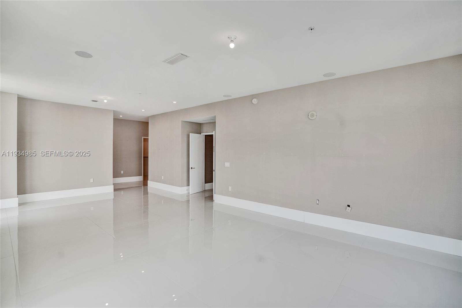 PARQUE TOWERS CONDO - Residential