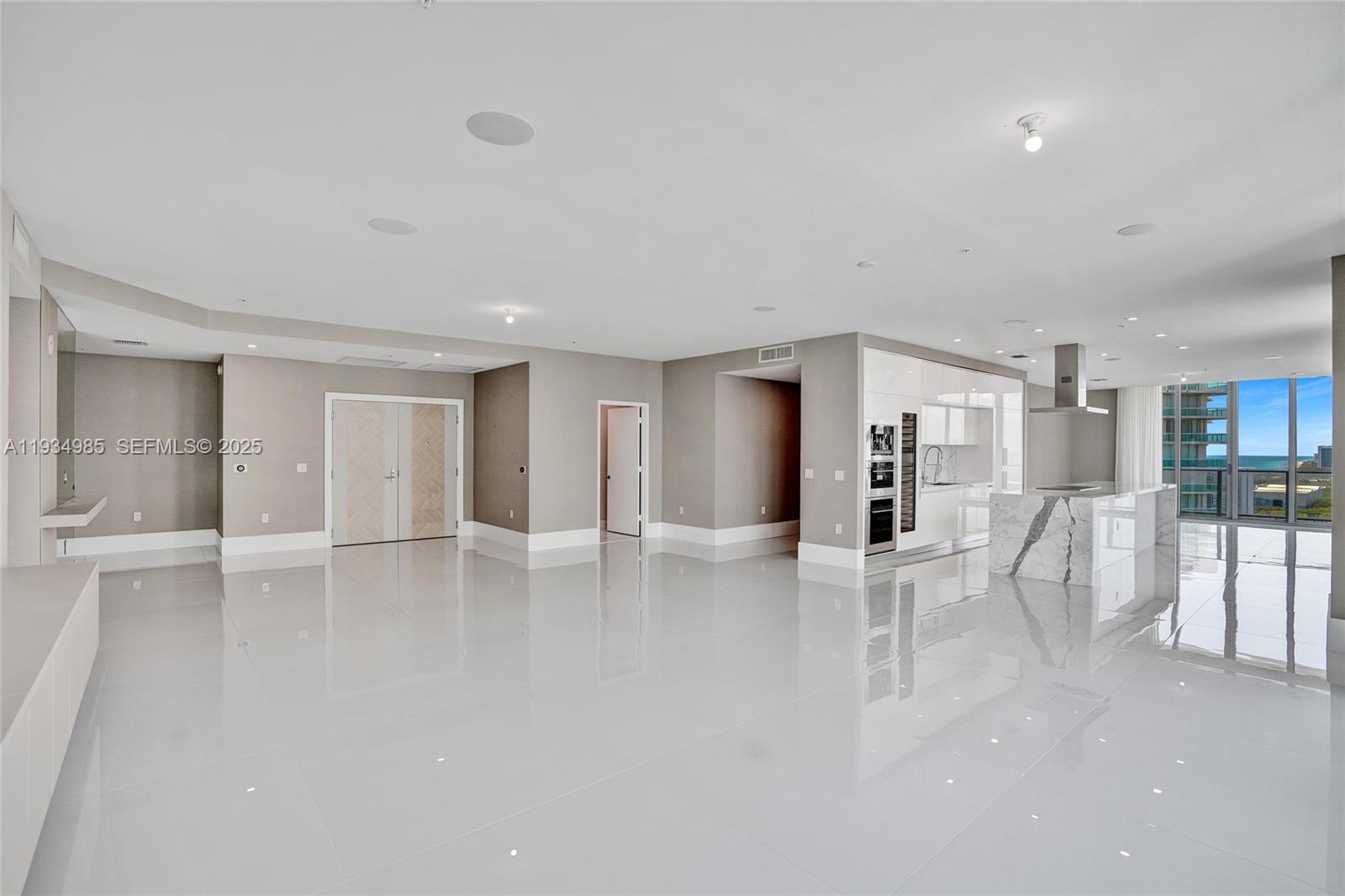 PARQUE TOWERS CONDO - Residential