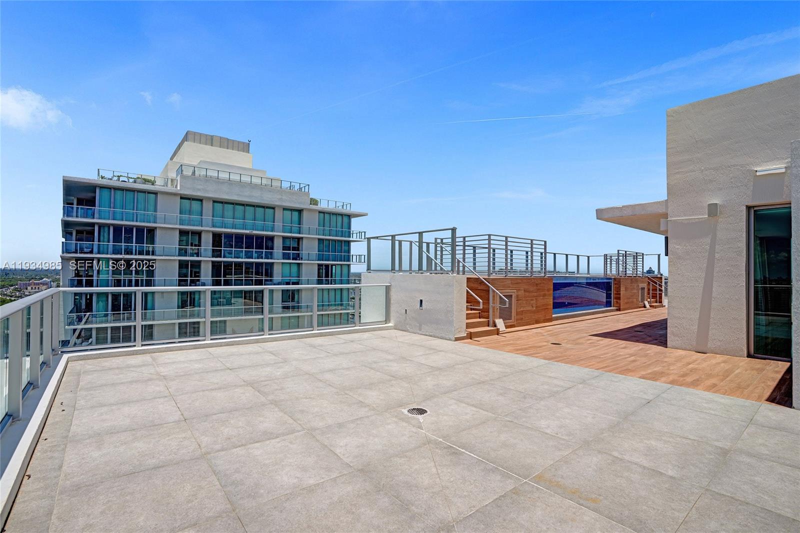 PARQUE TOWERS CONDO - Residential