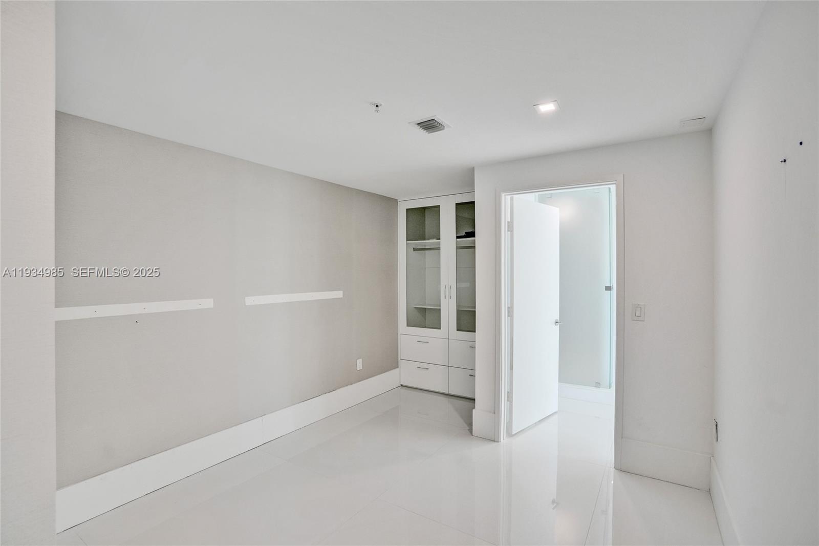 PARQUE TOWERS CONDO - Residential