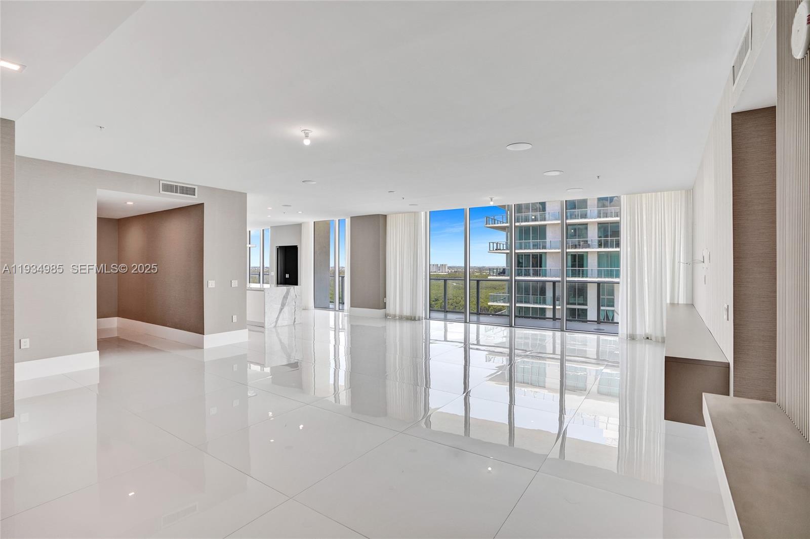PARQUE TOWERS CONDO - Residential