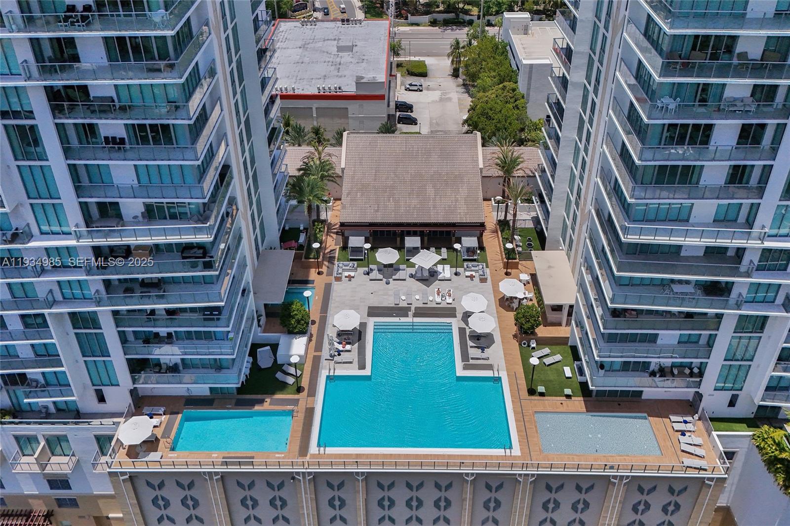 PARQUE TOWERS CONDO - Residential