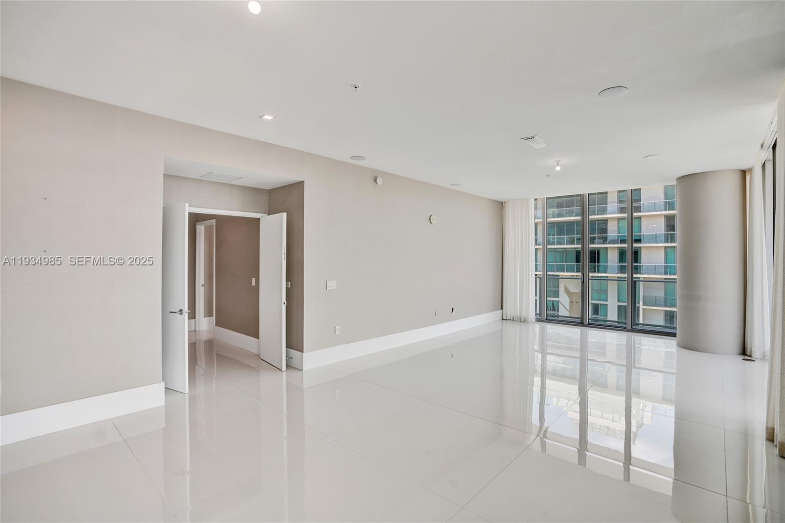 PARQUE TOWERS CONDO - Residential