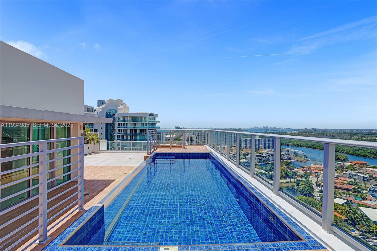 PARQUE TOWERS CONDO - Residential