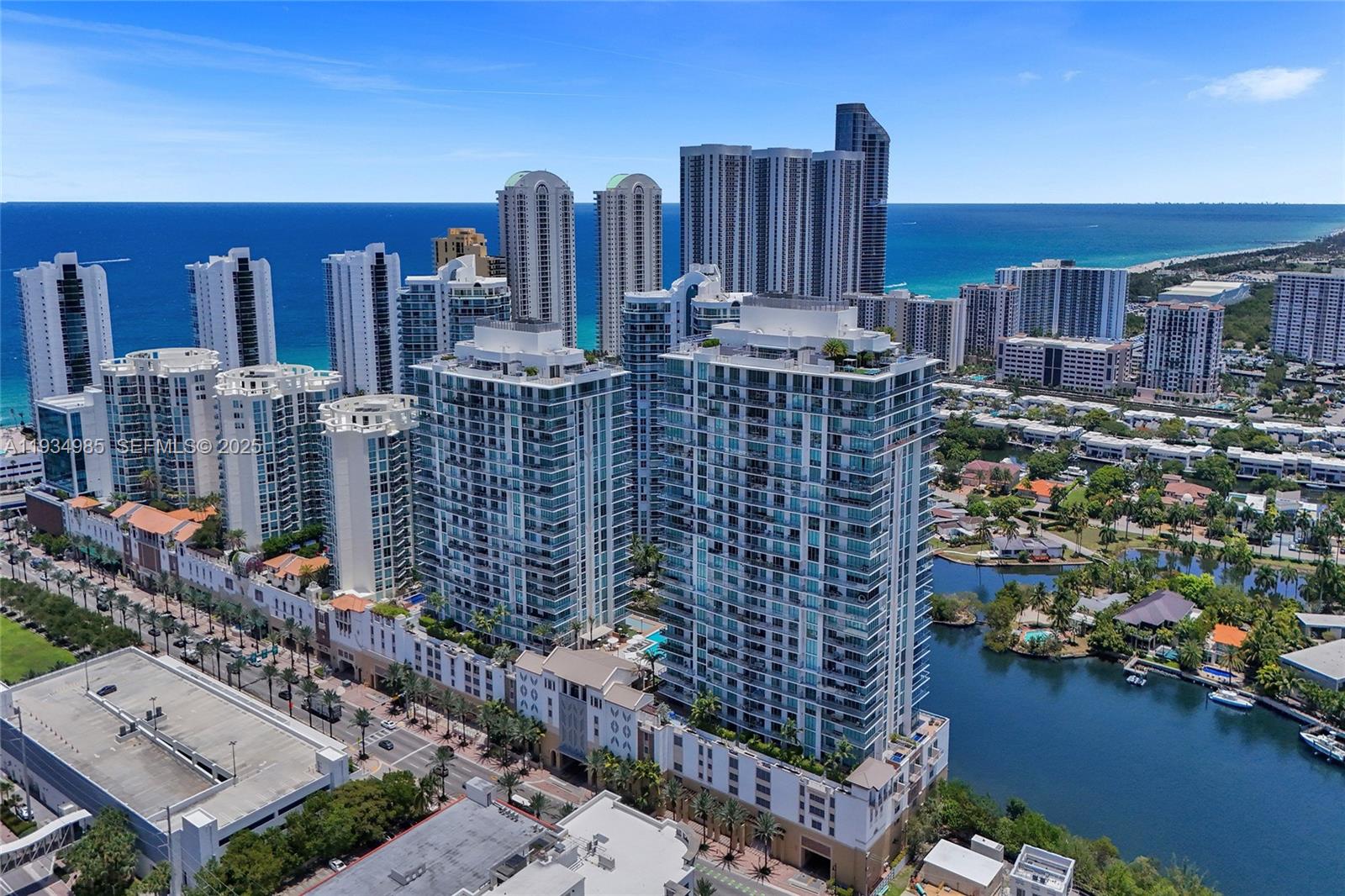 PARQUE TOWERS CONDO - Residential