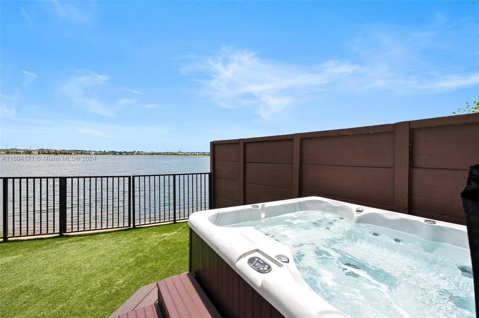 DUNNWOODY LAKE - Residential