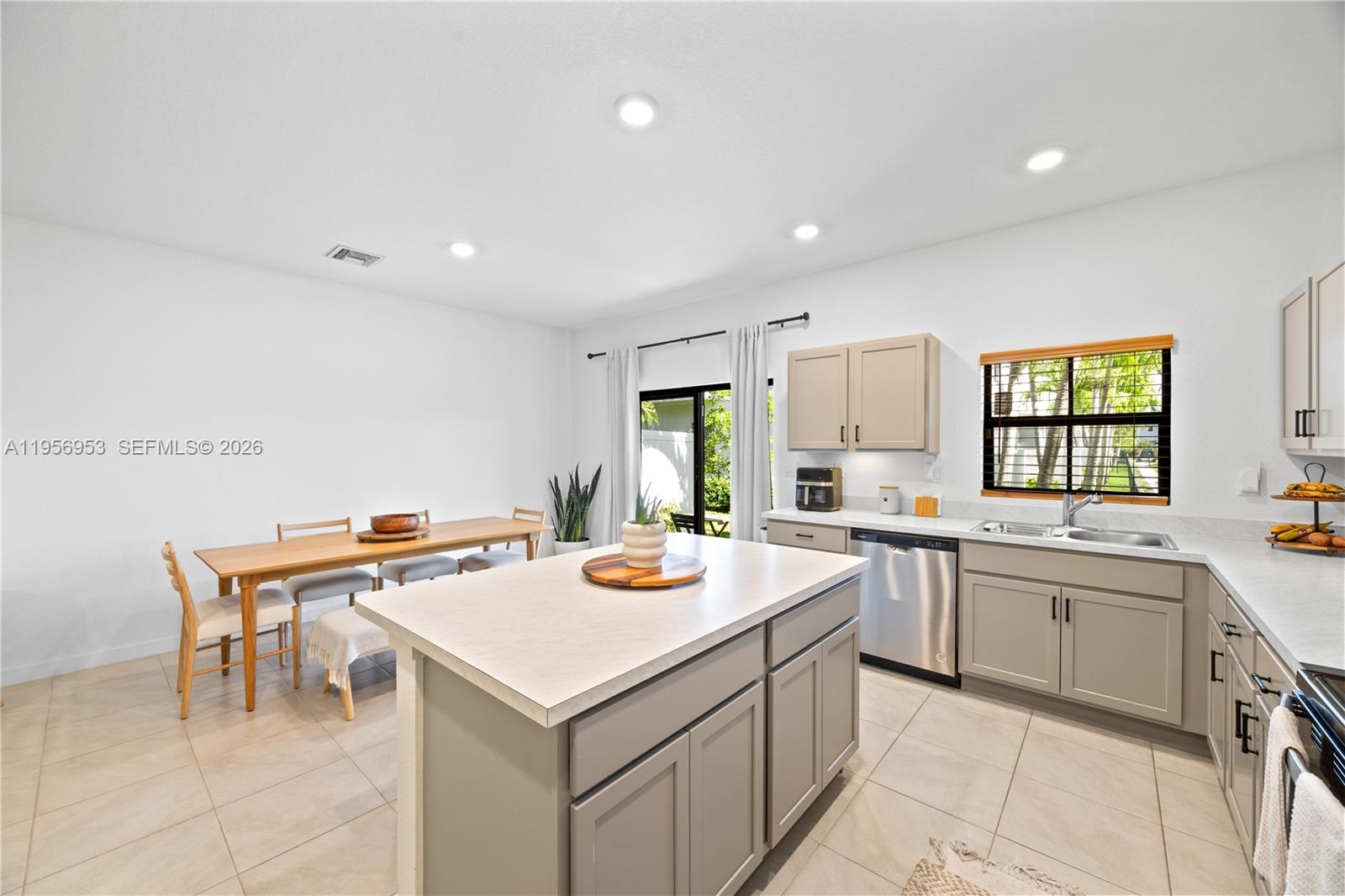 HIGHLAND OAKS - Residential