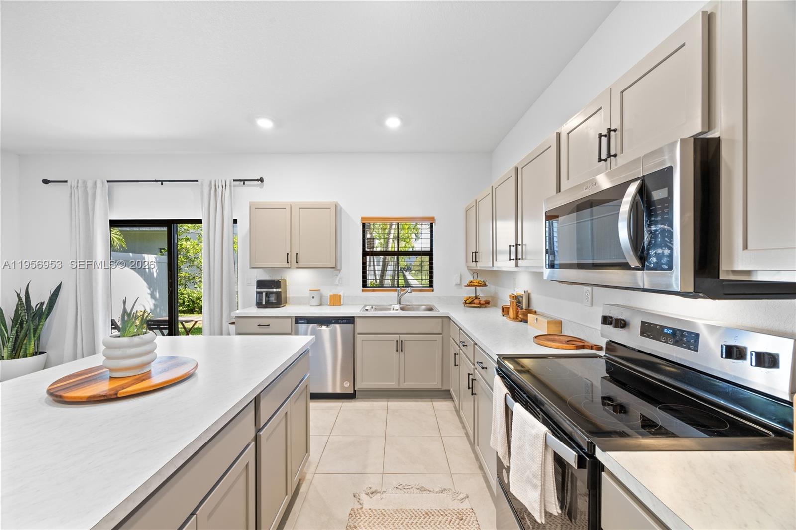 HIGHLAND OAKS - Residential