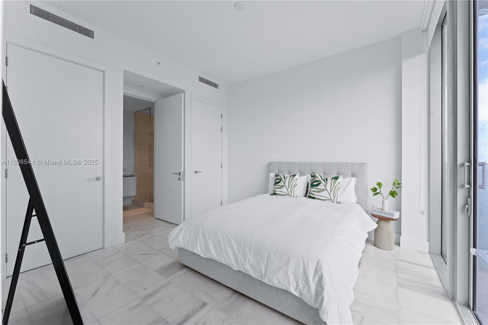 ESCOTTONIA PARK - Residential Lease
