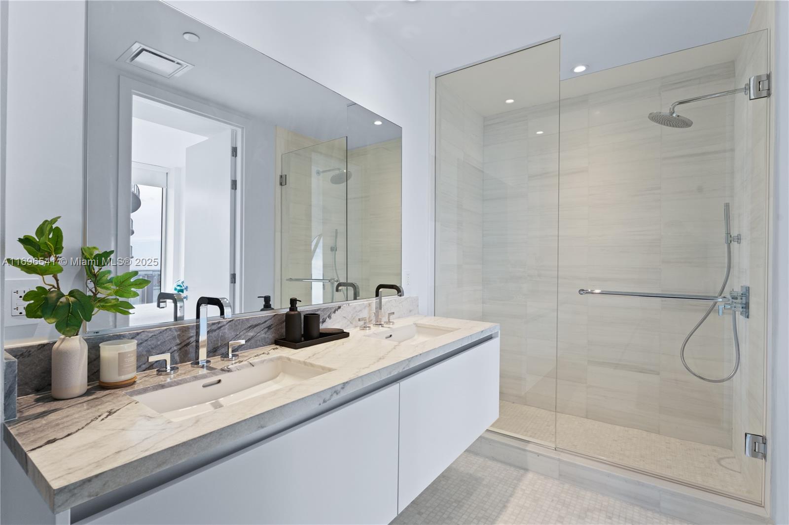 ESCOTTONIA PARK - Residential Lease