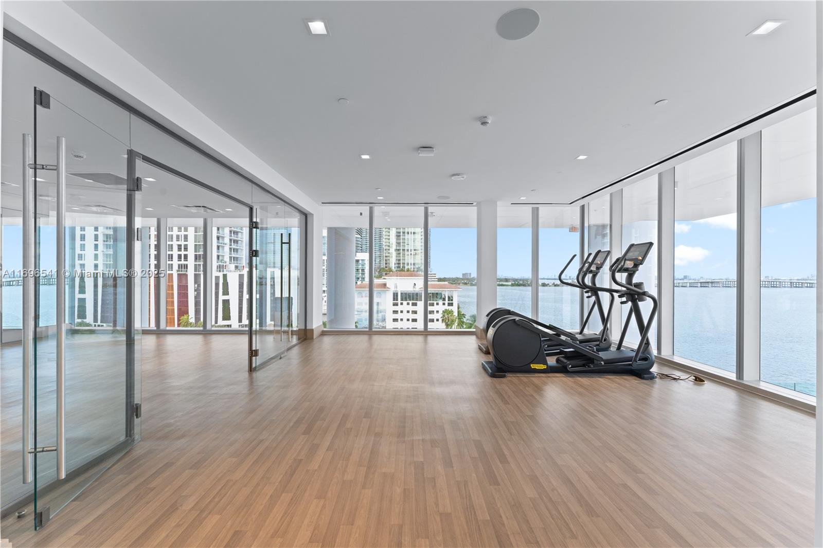 ESCOTTONIA PARK - Residential Lease