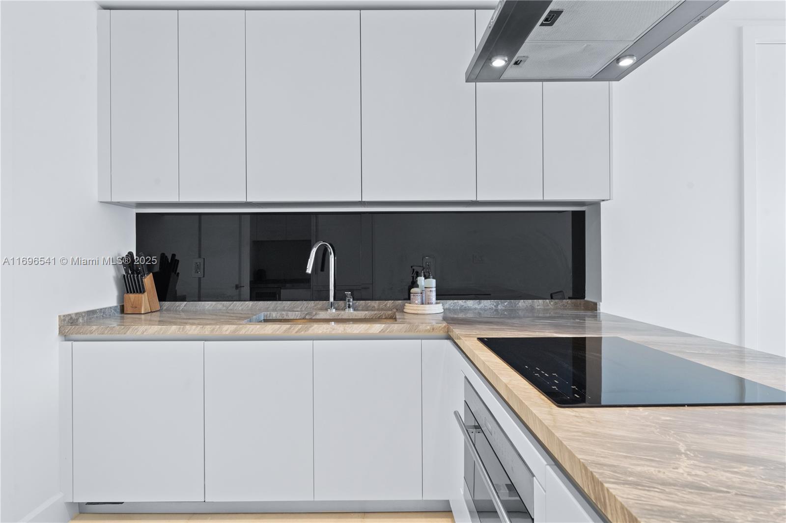 ESCOTTONIA PARK - Residential Lease