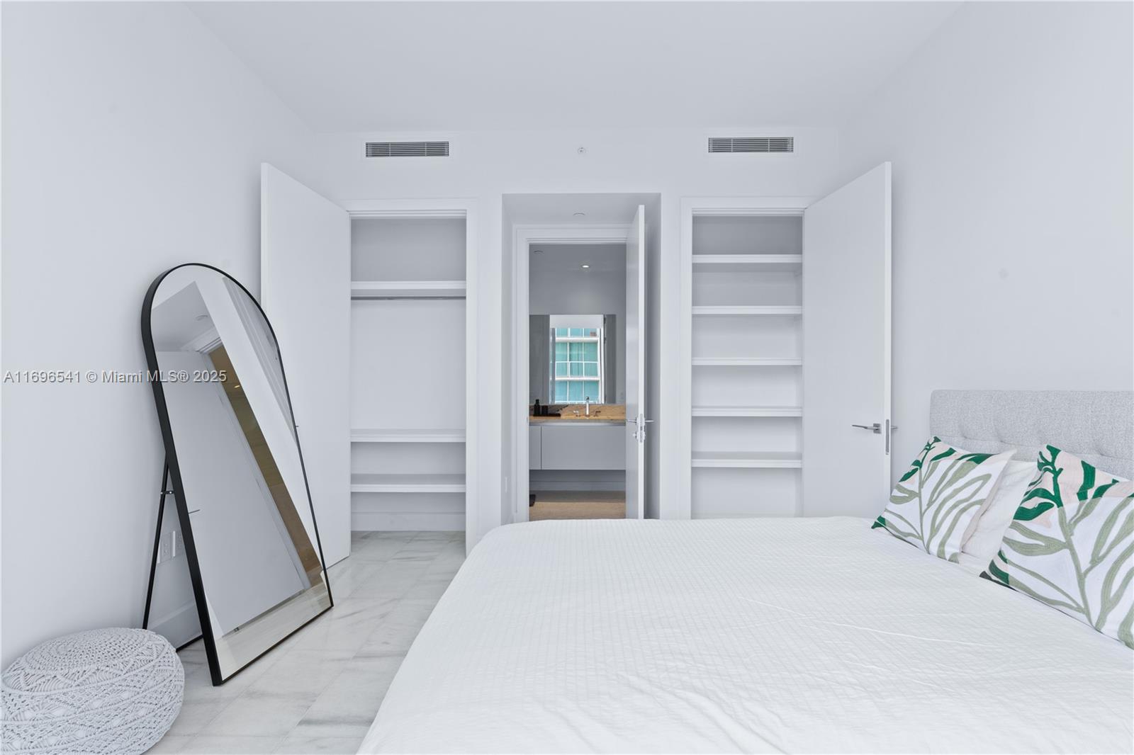 ESCOTTONIA PARK - Residential Lease