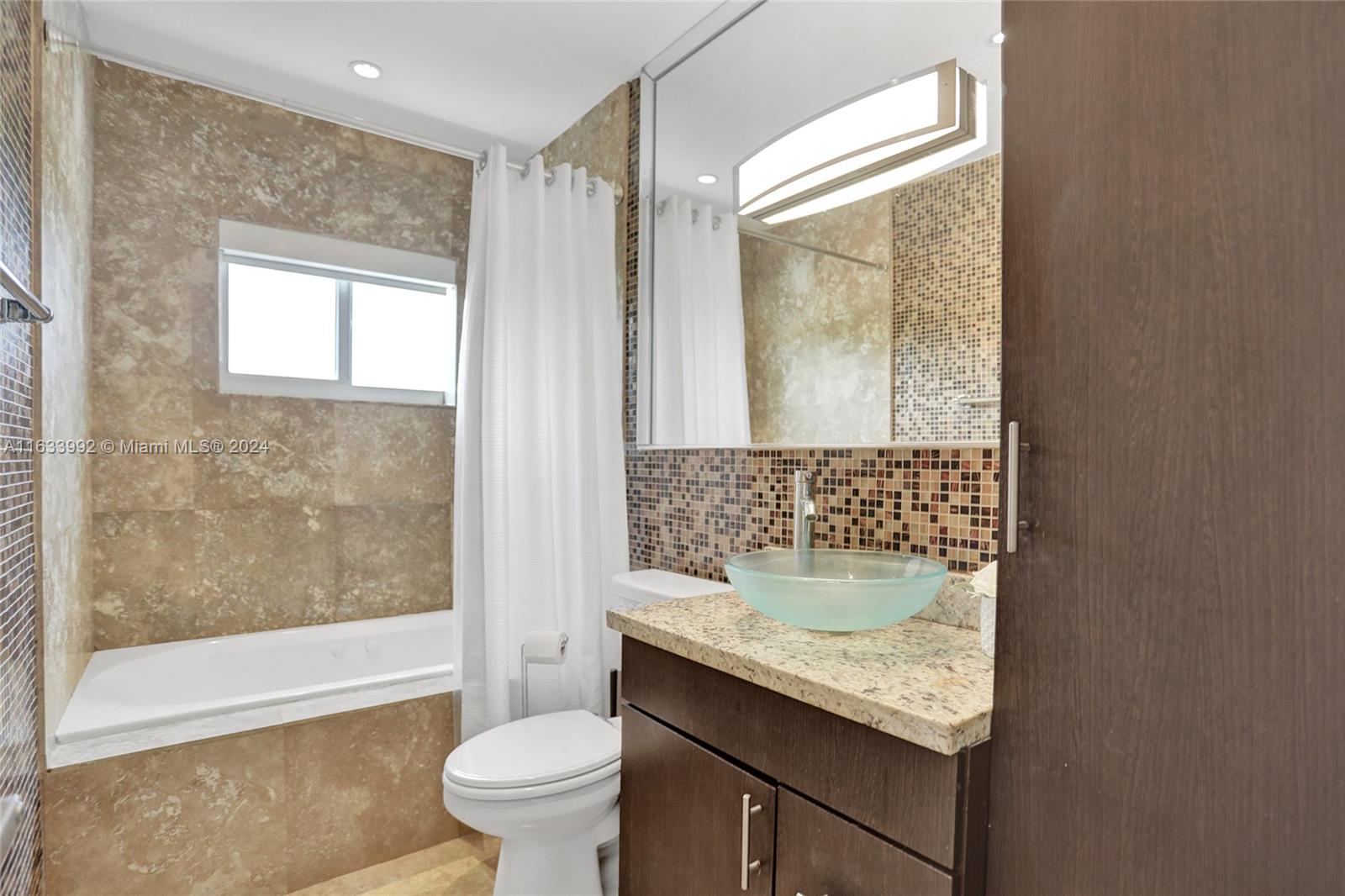 RONNY CONDO - Residential