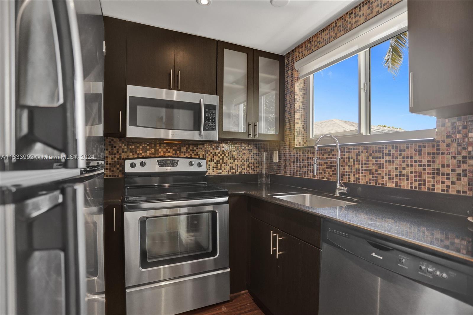 RONNY CONDO - Residential
