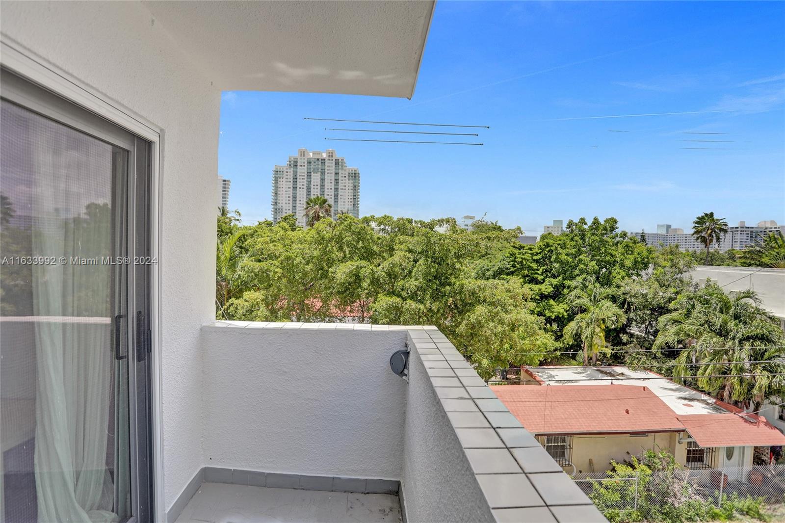 RONNY CONDO - Residential