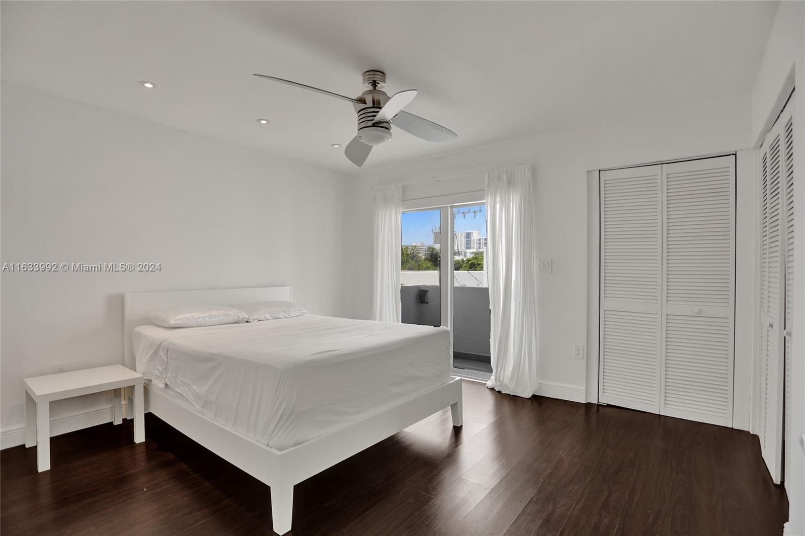 RONNY CONDO - Residential