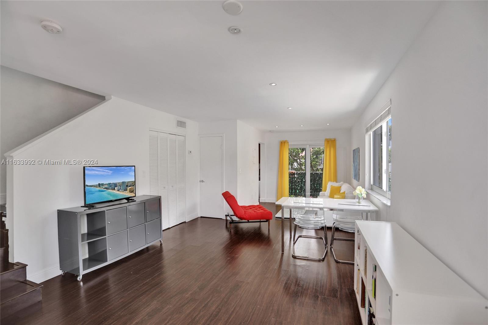 RONNY CONDO - Residential