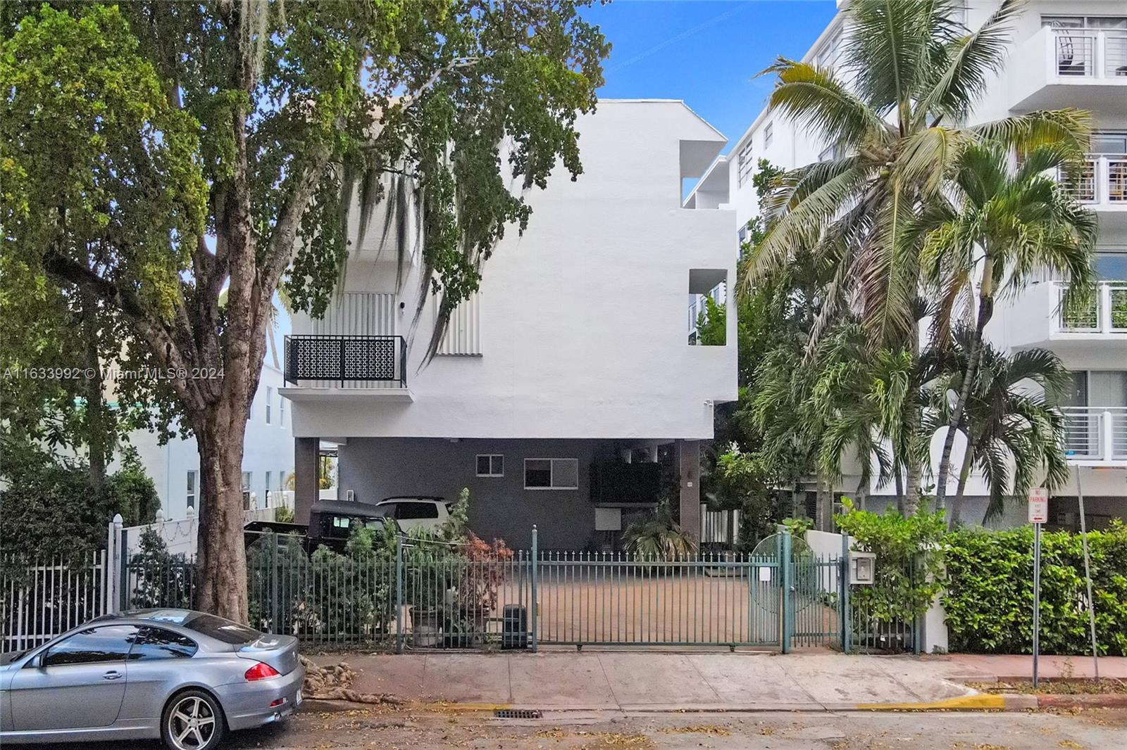 RONNY CONDO - Residential