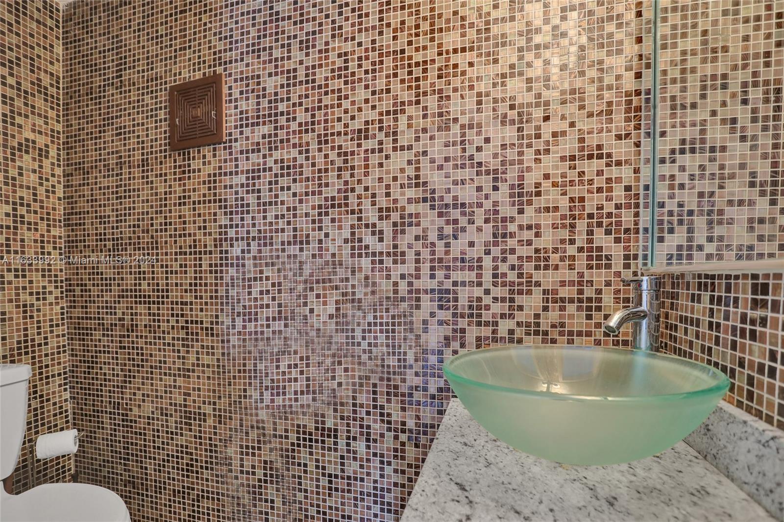 RONNY CONDO - Residential