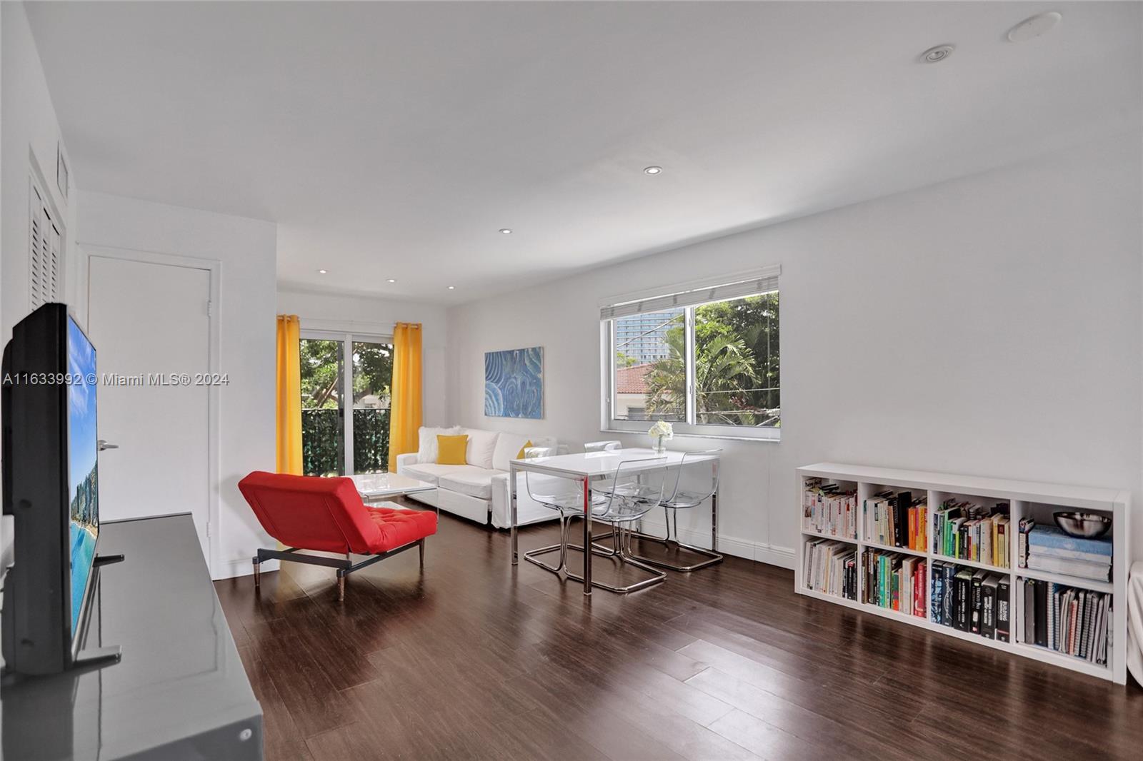 RONNY CONDO - Residential